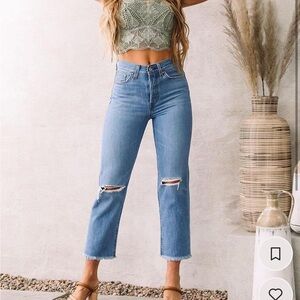 levi's wedgie straight raw hem distressed knee shorts size 29